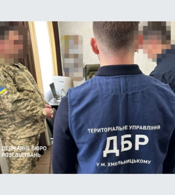 Змушував підлеглих будувати собі будинок: на Хмельниччині затримали проректора військової академії