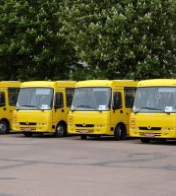 До Дня Європи громади Хмельниччини отримали нові шкільні автобуси