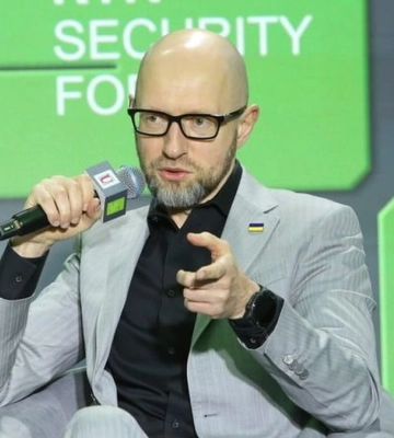 Арсений Яценюк: россияне должны нести ответственность за все, что делает Путин