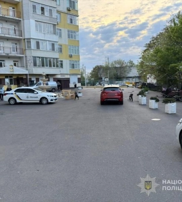 В Одесі автомобіль збив дитину у дворі будинку