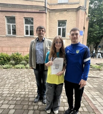 Серебряный призер чемпионата мира по лыжной акробатике посетил родную школу Серебряный призер чемпионата мира по лыжной акробатике посетил родную школу