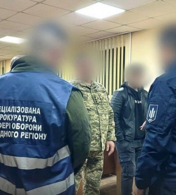 Залучив до будівництва власного будинку військовослужбовців: у Хмельницькому затримали проректора військового вишу