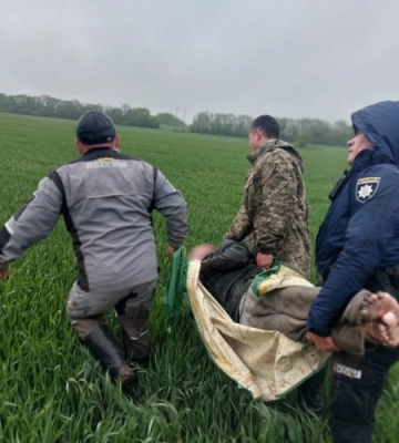 На Вінниччині поліцейські врятували підлітка, який заблукав та ледь не замерз у полі