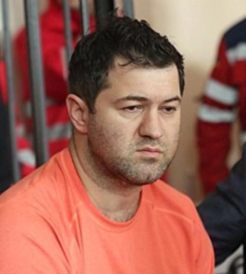 Екскерівник ДФС Роман Насіров вийшов з-під варти, за нього внесли заставу Екскерівник ДФС Роман Насіров вийшов з-під варти, за нього внесли заставу