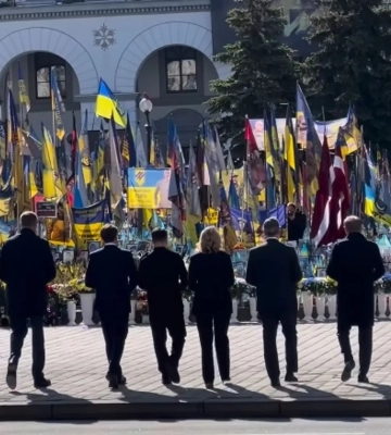 Макрон анонсував візит в Київ