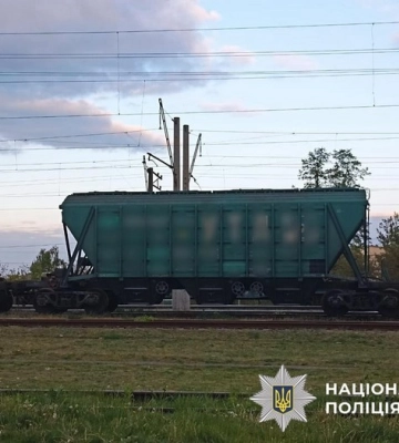 Під Києвом 14-річну дівчину вдарило струмом на даху вагону