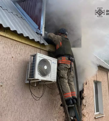 У Нікополі ворожий дрон влучив у будинок