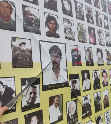 На Тернопільщині поліція викрила хулігана у пошкодженні постера із зображенням героїв Небесної Сотні На Тернопільщині поліція викрила хулігана у пошкодженні постера із зображенням героїв Небесної Сотні