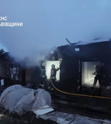 Ледь не загинув через паління: у Самборі на пожежі постраждав 69-річний чоловік