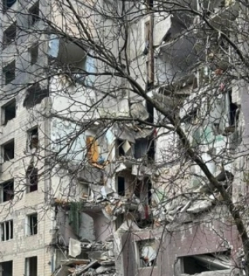 У Костянтинівці війська РФ скинули бомбу на багатоповерхівку - 12 поранених, під завалами може бути людина