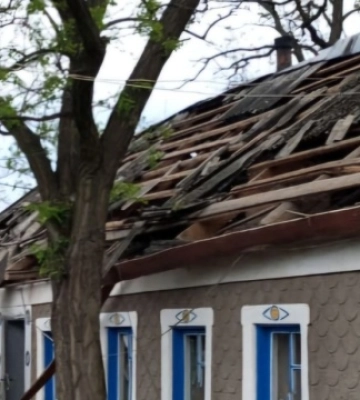 Окупанти вдарили КАБами по громаді на Дніпропетровщині: є постраждала, пошкоджені 4 будинки