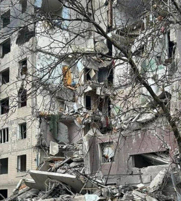 Россияне сбросили авиабомбу на многоэтажку в Константиновке: много раненых