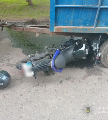 На Сумщині зіткнення трактора з причепом та мотоцикла, відправила водія останнього до лікарні