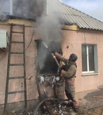 Росіяни атакували Нікопольщину й Синельниківщину: постраждала жінка, пошкоджено будинки, підприємство, газогін та ЛЕП.&amp;hellip;