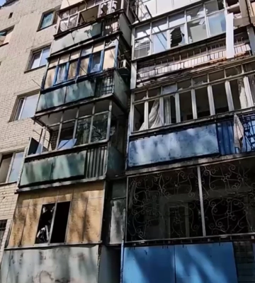 Армія РФ обстріляла Корабельний район Херсона, є поранені. ВІДЕО