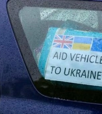 Іноземці – волонтери привезли на Львівщину пікапи та гуманітарну допомогу
