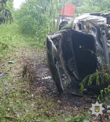 На Черкащині загинув молодий водій легковика, який спалахнув внаслідок ДТП. ФОТО