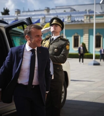 Макрон розбудив Трампа, щоб обговорити мир в Україні