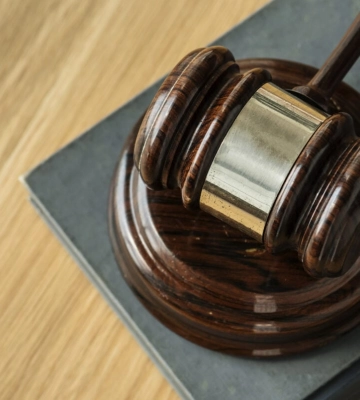 Суд відібрав землю в центрі міста у дружини ексмера Чернігова