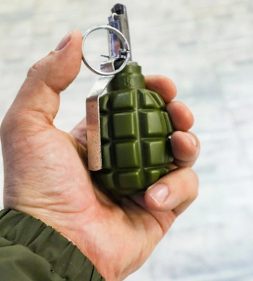 На Прикарпатті судитимуть чоловіка, який вирішував сімейний конфлікт за допомогою гранати На Прикарпатті судитимуть чоловіка, який вирішував сімейний конфлікт за допомогою гранати