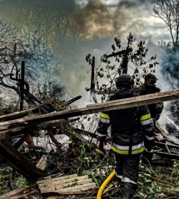 У Харківському районі внаслідок атаки дронів пошкоджено будинок та магазин
