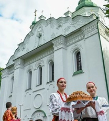 Митрополит Епіфаній вперше звершив літургію українською мовою в Кирилівській церкві Києва