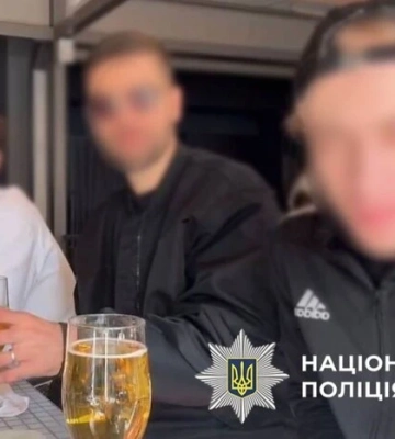 Розповідав у соцмережі, що має незареєстровану зброю: у Києві поліція склала протоколи учасників розмови