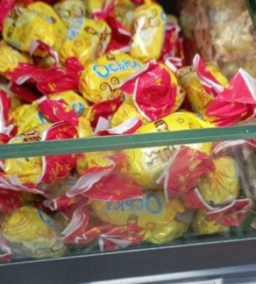 На ТОТ Луганщини продають підробки на українські цукерки та напої - Жовта стрічка
