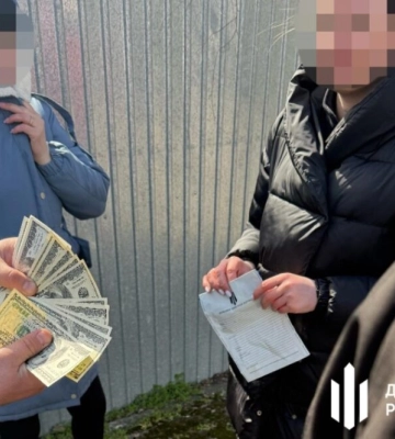 На Одещині прикордонниця за гроші переправляла чоловіків призовного віку до Молдови