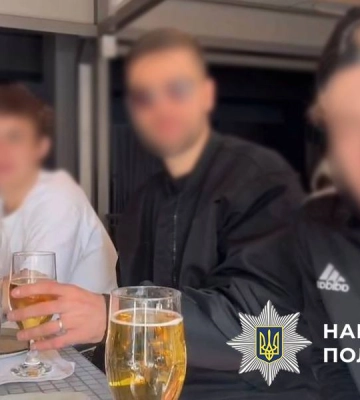 Київські блогери напідпитку хизувались зброєю в прямому ефірі: їх затримали