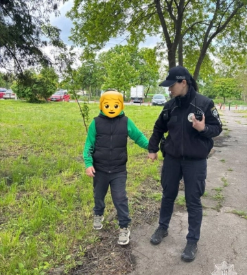 У Рівному патрульні розшукали хлопчика, що загубився на ринку