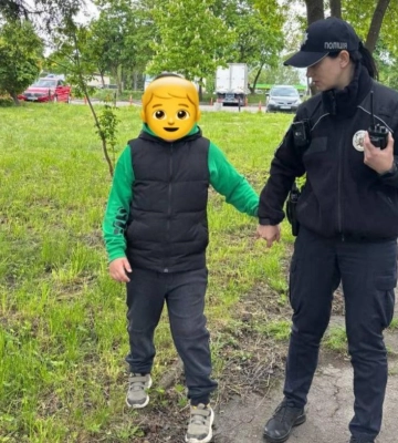 У Рівному патрульні розшукали хлопчика, що загубився на ринку