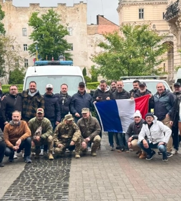 Франція передала Україні 10 автомобілів швидкої допомоги