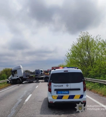 Вантажівка протаранила два легкових авто: з&#039;явились нові подробиці смертельної аварії на Одещині, - ФОТО