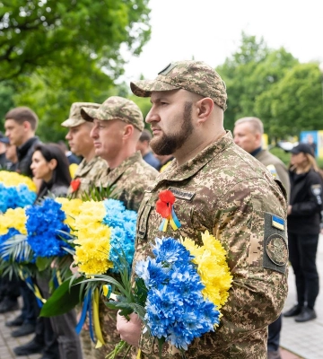 «Пам’ятаємо! Перемагаємо!»: в Запоріжжі вшанували памʼять полеглих у Другій світовій війні