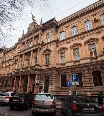 У центрі Львова за 50 млн грн продають неоренесансну пам&#039;ятку архітектури з Меркурієм Марконі
