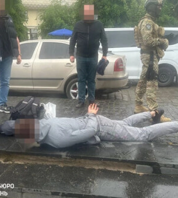 За $9 тыс. обещал "беспрепятственный" переход границы: правоохранителя разоблачили на Буковине, - ГБР. ФОТОрепортаж