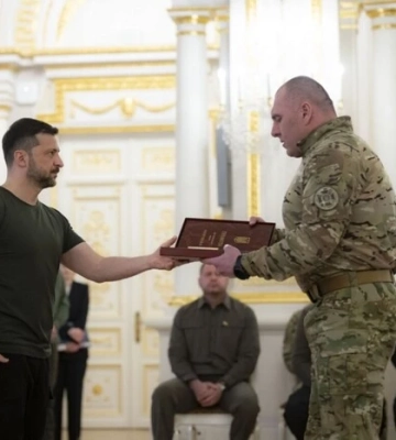 Зеленський вручив Малюку «Золоту Зірку»
