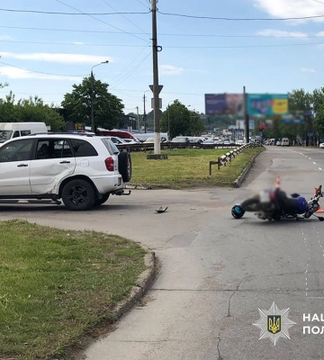 Обставини двох ДТП із постраждалими у Чернівцях всиановлює поліція