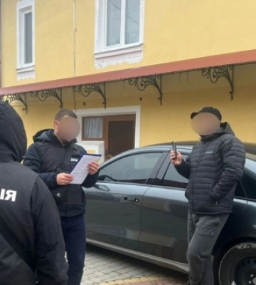 На Тернопільщині викрили схему продажу авто, ввезених як гумдопомога для ЗСУ