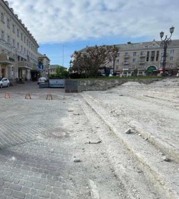 У Рівному відремонтують аварійні сходи біля обласного драмтеатру