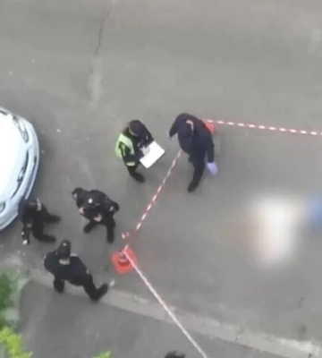 У Києві жінка випала з вікна багатоповерхівки