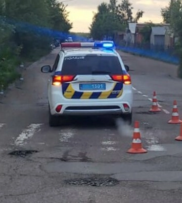 На Львівщині під колесами мотоцикла постраждала жінка