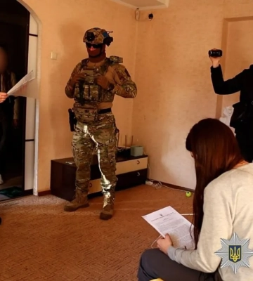 Девушек под видом эскорта вербовали для секс-услуг и шантажировали публикациями в Telegram: разоблачили 11 дельцов