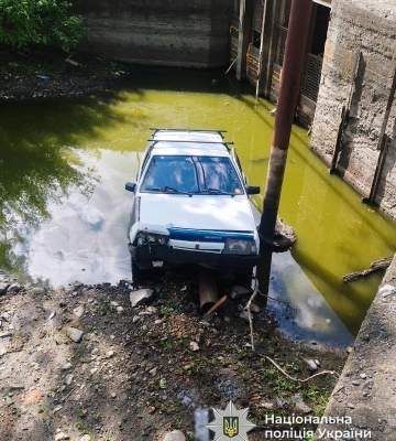 На Черкащині п’яний водій в’їхав у ставок (ФОТО)