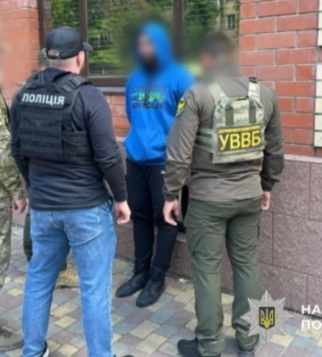 Одесит продавав «бронювання» за круглу суму у доларах