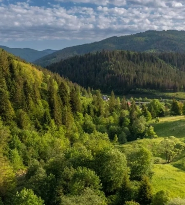 В Україні очікуються невеликі дощі, вночі 2-7° тепла, вдень 12-17°
