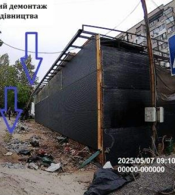 На вул Космонавтів знесли незаконний павільйон