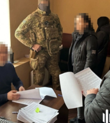 Патрульні Дніпра виявили у чоловіка підроблений документ