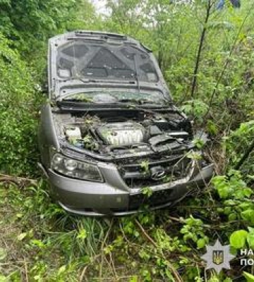На Полтавщині в ДТП легковик вилетів у кювет: пасажири отримали травми